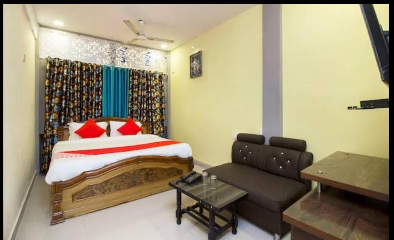 Hotel Swaraj Logde Panvel Ngoại thất bức ảnh