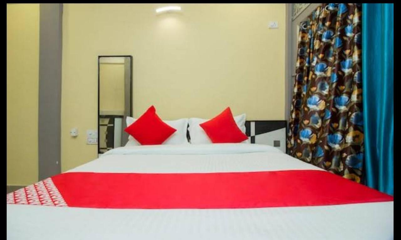 Hotel Swaraj Logde Panvel Ngoại thất bức ảnh