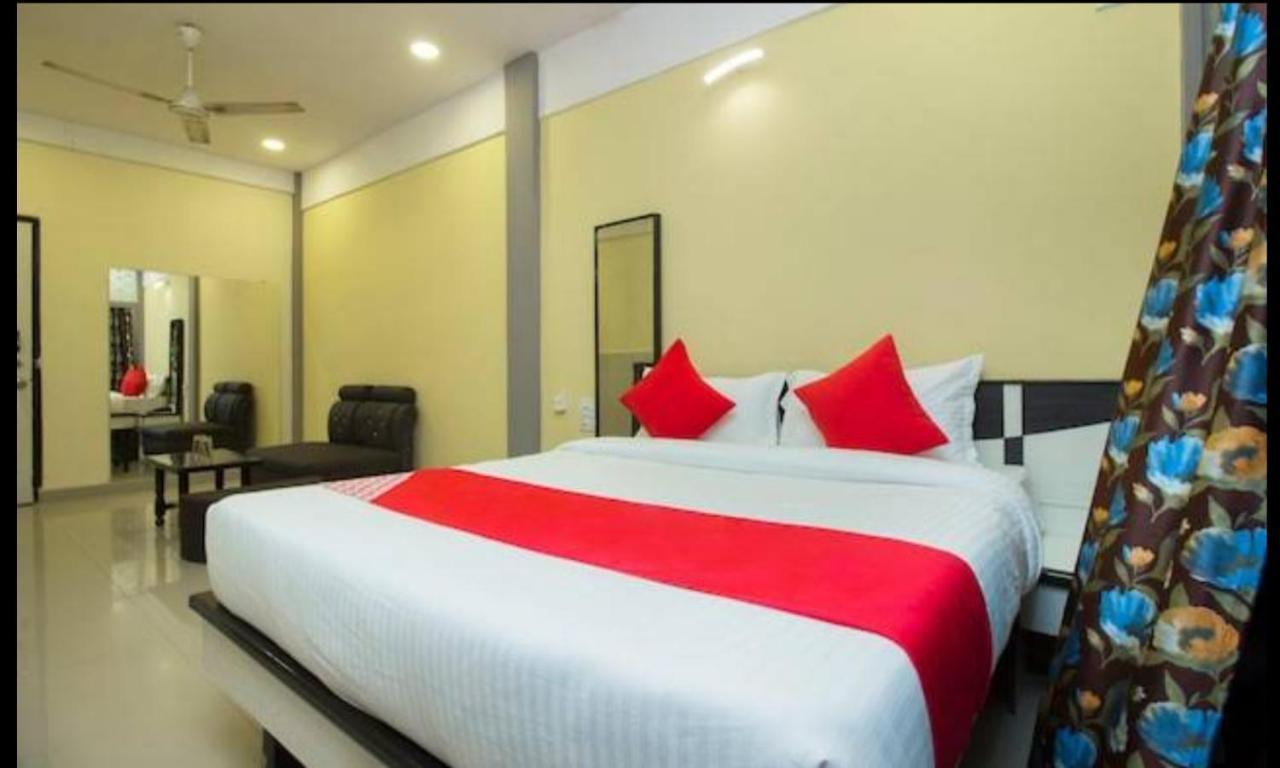 Hotel Swaraj Logde Panvel Ngoại thất bức ảnh