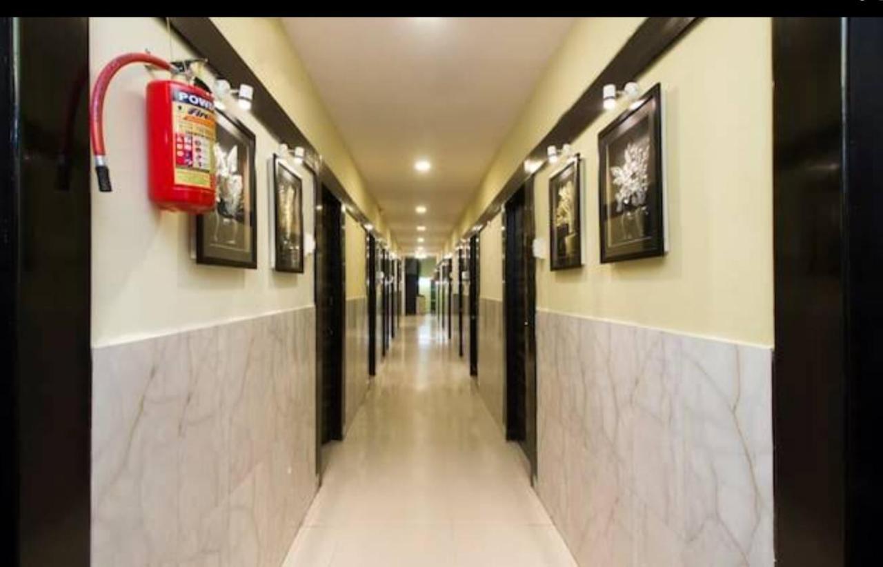 Hotel Swaraj Logde Panvel Ngoại thất bức ảnh