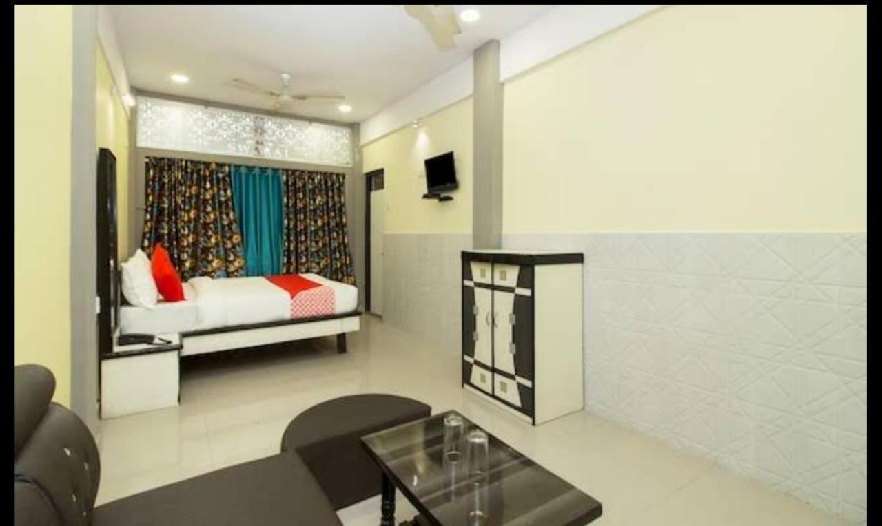 Hotel Swaraj Logde Panvel Ngoại thất bức ảnh